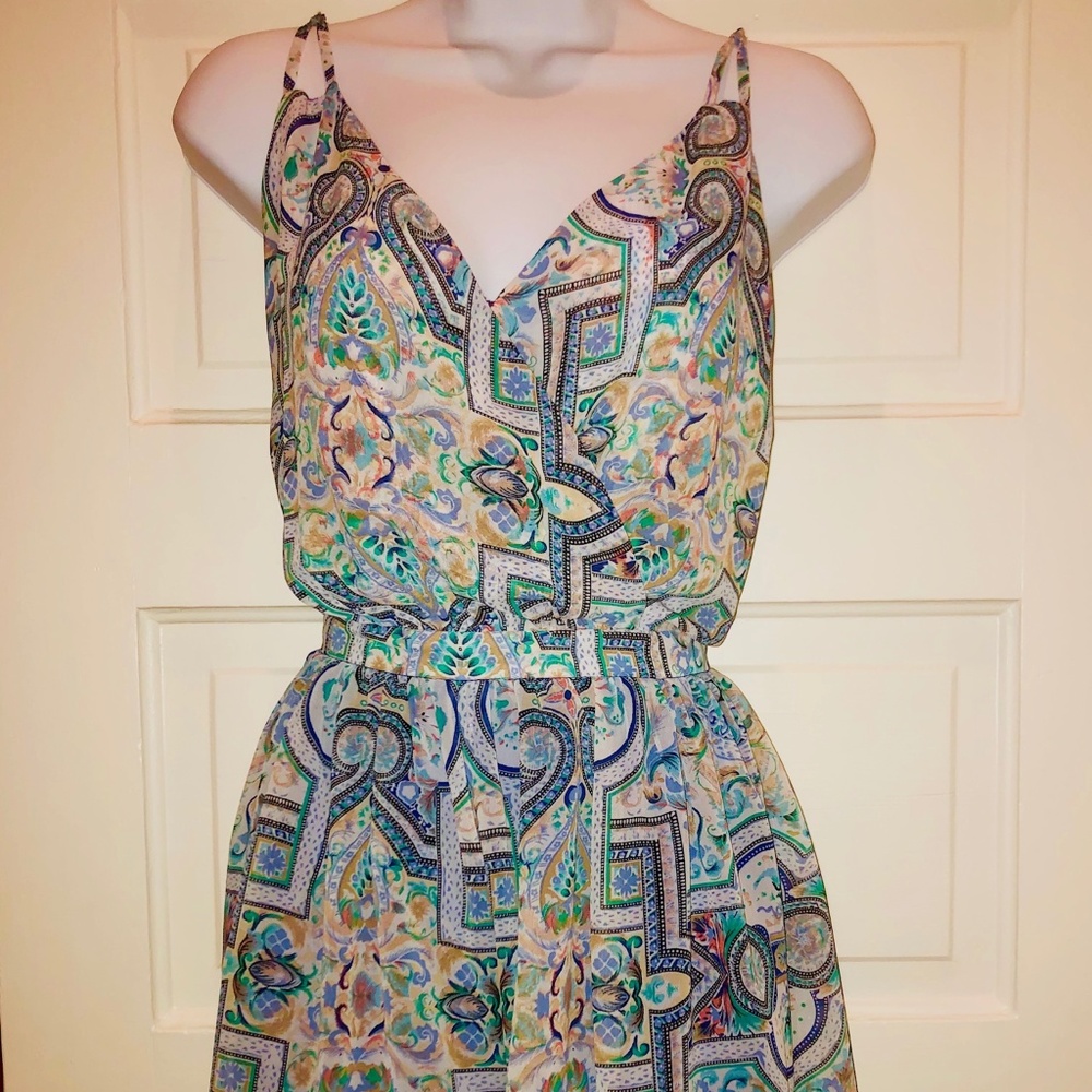 🌟HOST PICK🌟The Clothing Company V-Neck Romper